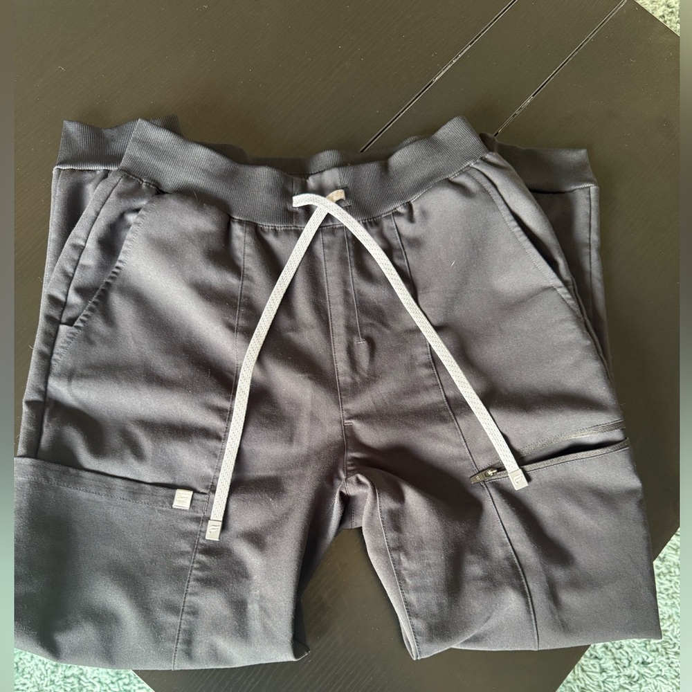 Black fabletics jogger style scrub pants